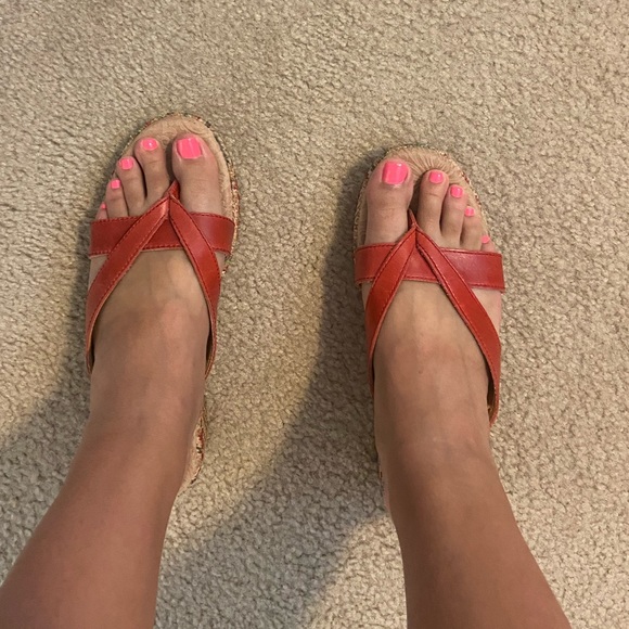 Unique Red Sandals with Platform Heel Design! boc - Picture 2 of 5